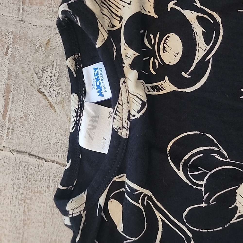 Zara Disney girls long sleeve black with cream color accents